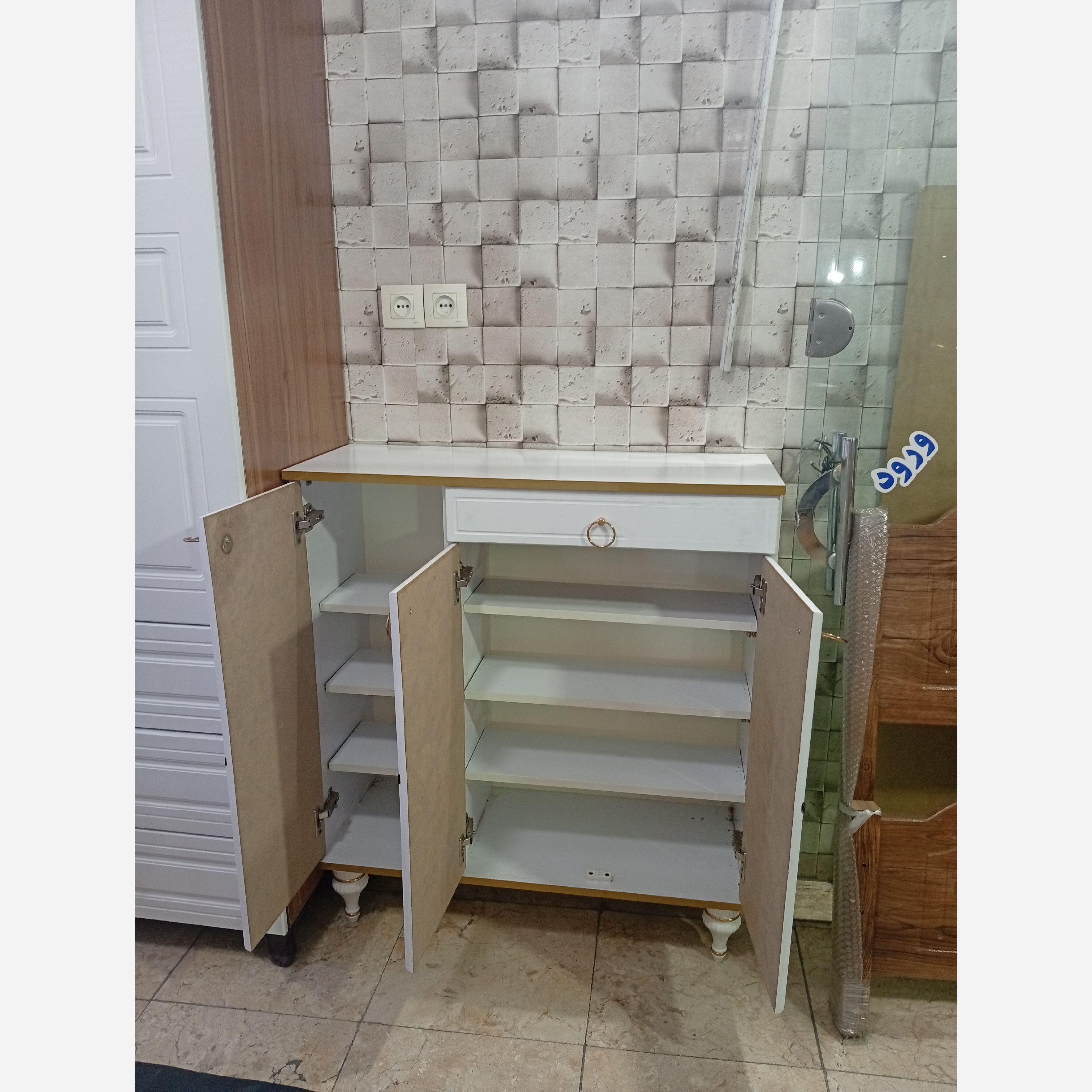 جاکفشی مدرن 3 درب طرح شیک و لوکس برند رویاپس کرایه